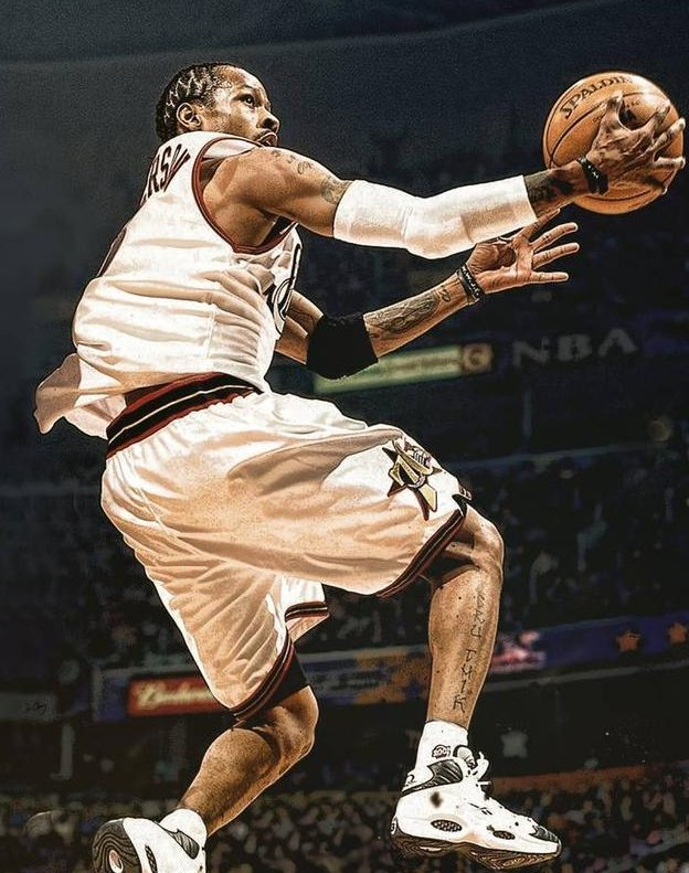 记者：弗拉霍维奇遭佛罗伦萨球迷种族歧视侮辱，导致比赛中断（弗拉霍维奇遭佛罗伦萨球迷种族歧视，比赛一度中断）