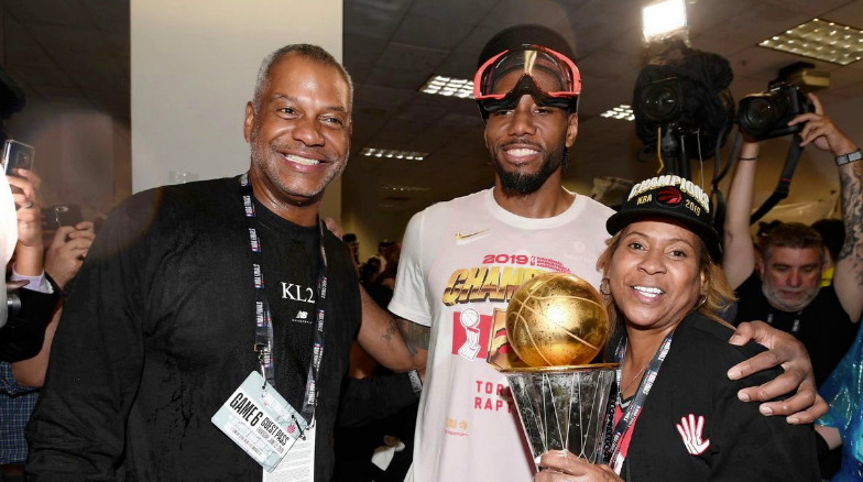 剑指三分，阿森纳晒欧冠赛前海报：萨卡单人出镜（志在三分！阿森纳发布欧冠赛前海报，萨卡独自亮相）